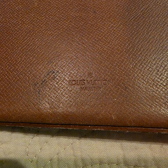 Louis Vuitton Checkbook Cover Pre-Loved - Picture 4 of 7